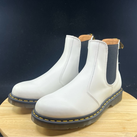 NEW Dr Martens 2976 Ys Unisex Leather Chelsea Boots In White Size Women 10/Men 9 - Picture 2 of 10
